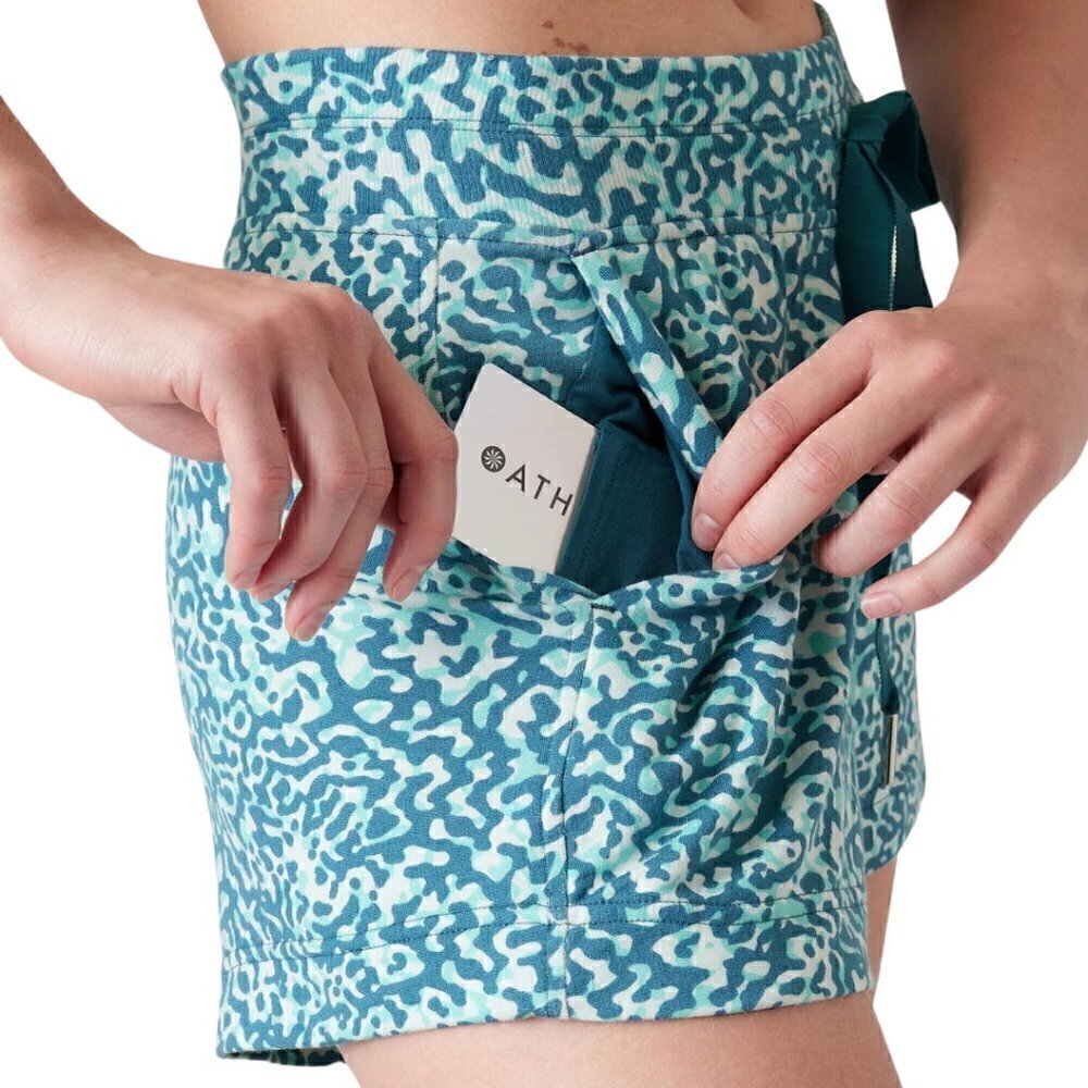 Athleta NWT Balance Clouded Leopard 4” Shortie Shorts Teal Blue M Stretchy Short - Picture 3 of 9